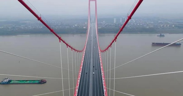 Trung Quốc chính thức thông xe cầu dây văng 2 tầng đầu tiên trên thế giới