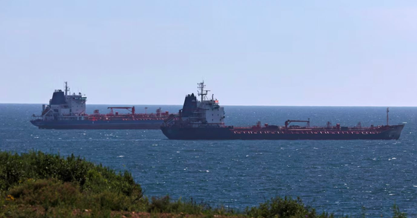 Gần 400 triệu thùng 'trôi dạt' trên biển không có người mua, Nga hạ giá dầu ở mức sâu kỷ lục, chịu áp lực lớn khi 2 tập đoàn lớn bị trừng phạt