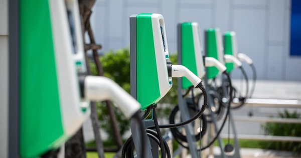 Infographic: Hạ tầng sạc pin ngày một vững mạnh, người Việt đã có thể an tâm mua xe điện