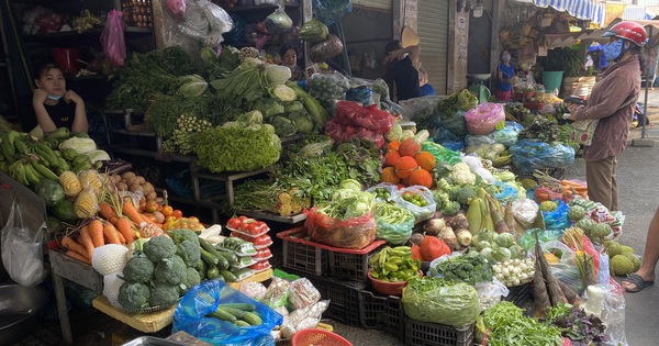 Giá rau củ tăng mạnh sau bão