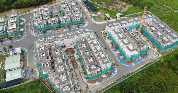 Phó Chủ tịch Nhà Khang Điền tặng mẹ 17,7 triệu cổ phiếu