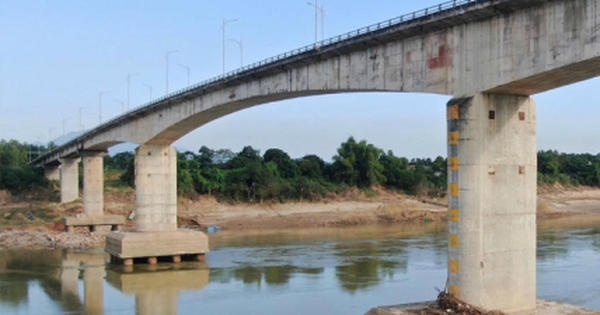 Thủ tướng: Tính phương án xây dựng cầu Sông Lô mới trong điều kiện khẩn cấp