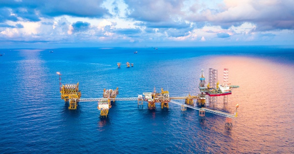 Lập kỳ tích ngoài khơi: Công trình chiến lược đưa "vàng đen" về đích trước hạn 65 ngày