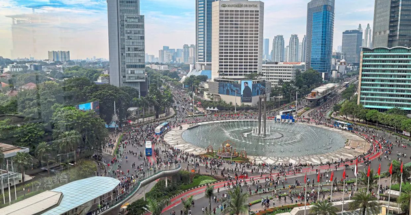 Láng giềng Việt Nam muốn đổi tiền