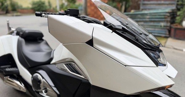 Xe tay ga 'phi thuyền' của Honda đang được rao bán ở Việt Nam, dùng chung một thứ với xe dẫn đoàn CSGT