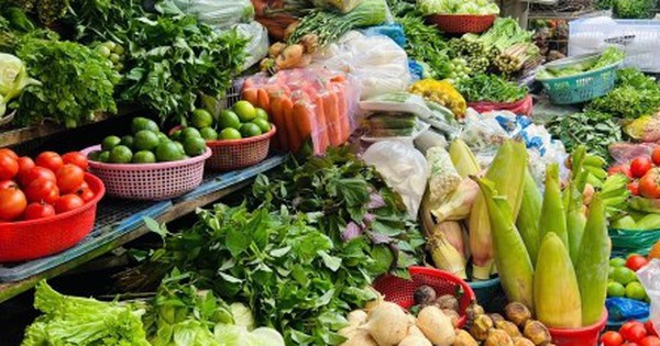 Giá rau xanh tại TP.HCM tăng vọt