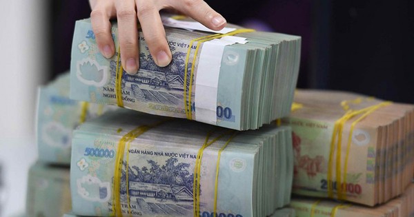 Ngày 12/11, một ngân hàng tăng lãi suất tiết kiệm lên kịch trần