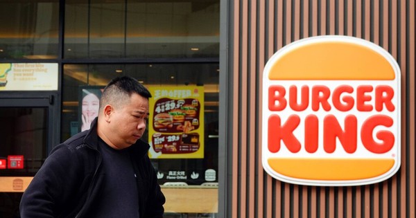 Sau Starbucks, đến lượt một chuỗi nhà hàng nổi tiếng bán mình ở Trung Quốc