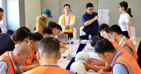 Người lao động nước ngoài cần biết gì về quy định đóng BHXH mới?