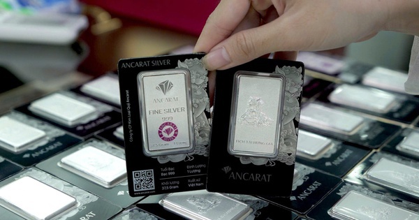 Giá bạc điều chỉnh sau khi tăng mạnh