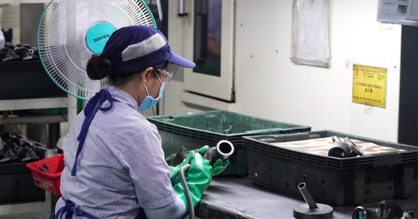 Không xóa bỏ, cắt giảm tiền lương, chế độ khi điều chỉnh lương tối thiểu