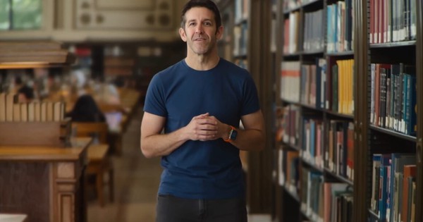 Chân dung kỹ sư cơ khí sinh năm 1975 có tiềm năng thế chỗ Tim Cook, trở thành CEO đế chế Apple trị giá 4.000 tỷ USD