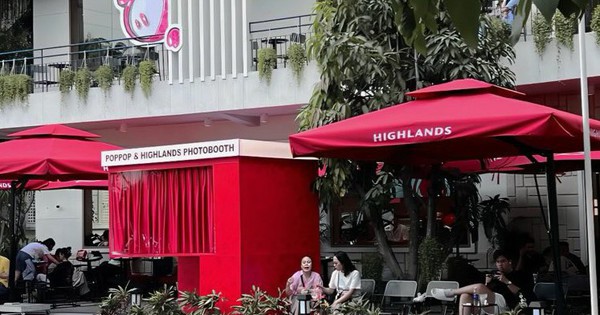 Chiêu hút khách mới của ông lớn Highlands Coffee: Đặt photobooth tại cửa hàng, cứ mua nước là được chụp ảnh free