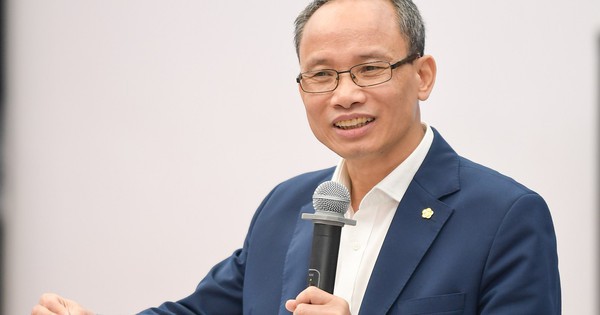 TS Cấn Văn Lực: Khi việc tiếp cận vàng trở nên quá khó, tâm lý tò mò và đổ xô mua càng tăng, đẩy thị trường vào bất ổn