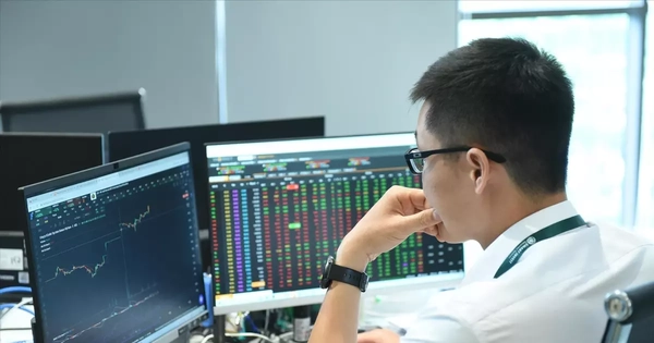 Cổ phiếu tăng nóng bị bán mạnh