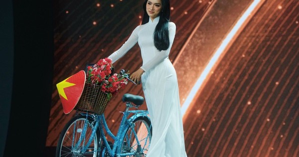 Công ty nào làm chiếc xe đạp cùng hoa hậu Hương Giang "gây bão" Miss Universe?