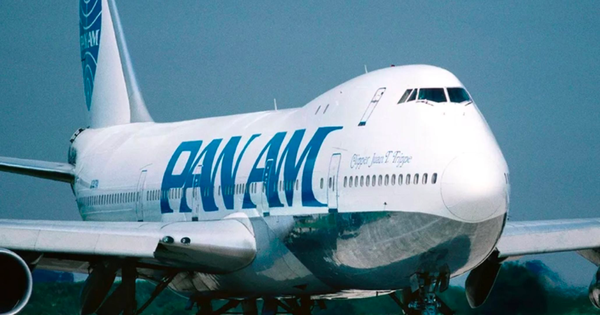 Máy bay nổ tung giữa trời: Biểu tượng một thời của nước Mỹ sụp đổ khiến cả thế giới bàng hoàng