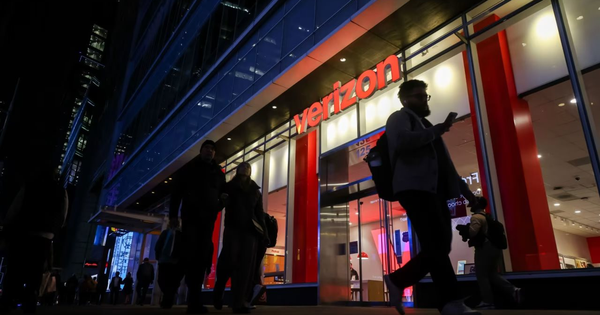 Verizon và cú sốc sa thải 13.000 người lớn nhất lịch sử: Tín hiệu của một cuộc tái cấu trúc sâu và cuộc đua sinh tồn trong viễn thông Mỹ