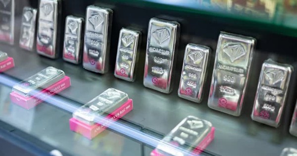 Giá bạc giảm sau báo cáo việc làm của Mỹ