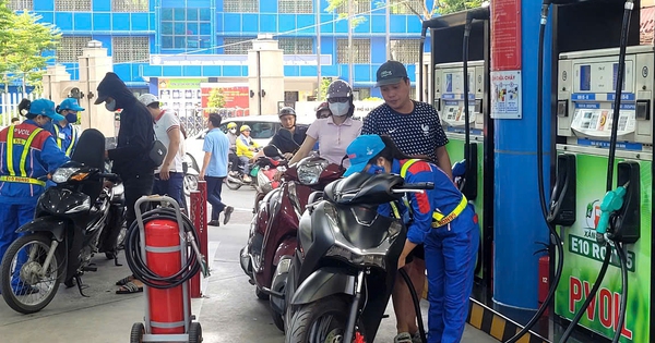 Lộ trình bắt buộc dùng xăng E10