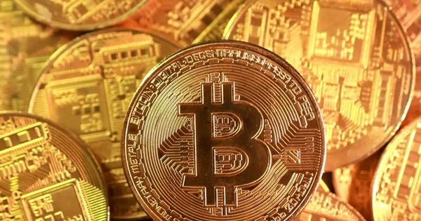 Bitcoin lao dốc kỷ lục, thị trường tiền số đứng trước 'ranh giới nguy hiểm'