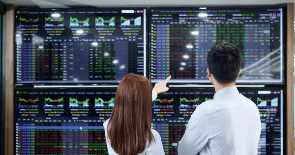 Tâm điểm giao dịch chứng khoán đang hướng vào nhóm nào?