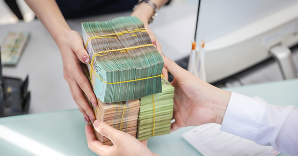 Ngân hàng lớn cũng chạy đua huy động tiền gửi: Techcombank tăng lãi suất kịch trần, VPBank liên tiếp điều chỉnh, Vietcombank, Agribank, VietinBank tung ưu đãi