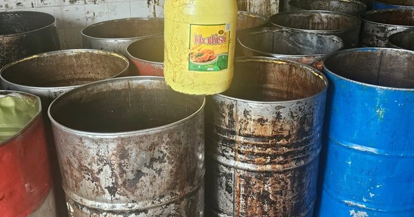 Đột kích một cơ sở, công an triệt phá đường dây sản xuất dầu ăn giả hết hạn, tịch thu nhiều can 20 lít, thùng phuy và bao bì đóng gói tại Kenya