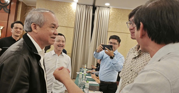 Bầu Đức giải mã cơn sốt cà phê