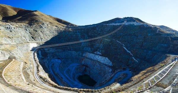 Phát hiện vật liệu thay thế đất hiếm: Lối thoát nào cho ngành xe điện thế giới giữa 'cơn khát' nguồn cung từ Trung Quốc?