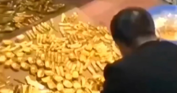 Dọn phòng buổi sáng, người đàn ông vô tình làm mất gia tài trị giá cả tấn vàng