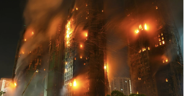 Bắt 3 người sau vụ cháy kinh hoàng khiến ít nhất 36 người chết ở Hong Kong (Trung Quốc): Hé lộ vật liệu khiến ngọn lửa bùng lan như “quái vật”