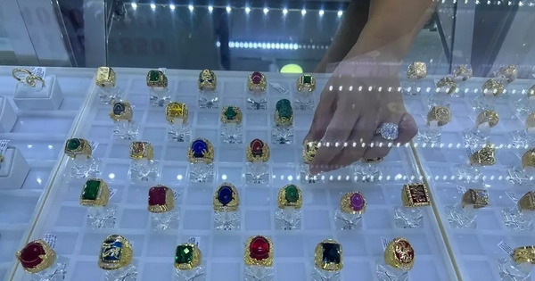 Loạt tiệm vàng ở TPHCM bị 'sờ gáy'