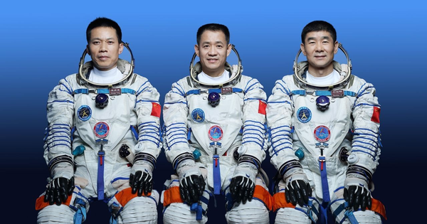 3 phi hành gia Trung Quốc được giải cứu về Trái đất, “3 người lên cứu lại mắc kẹt”: Chuyện kỳ quái gì đây?