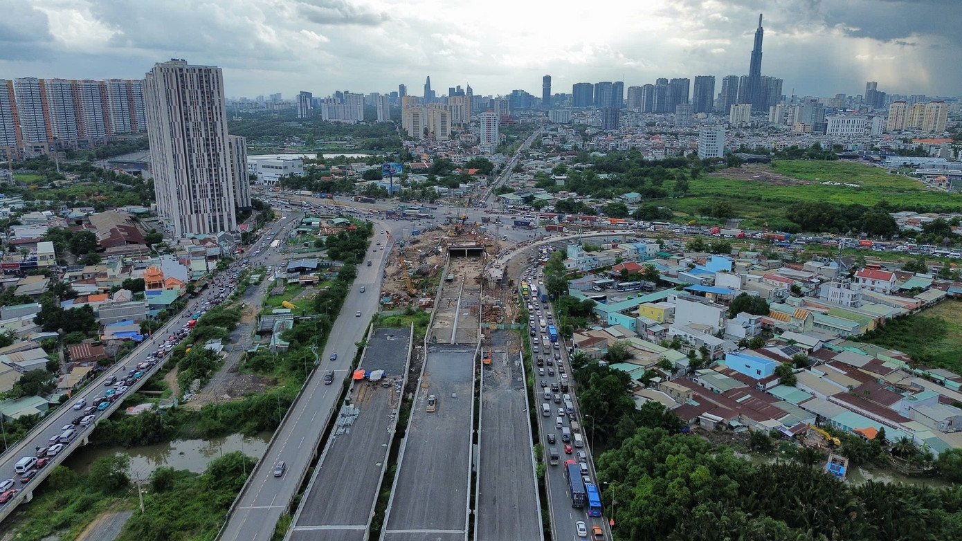 Loạt dự án trọng điểm tại TPHCM 'chạy nước rút' giải ngân vốn đầu tư công - Ảnh 1