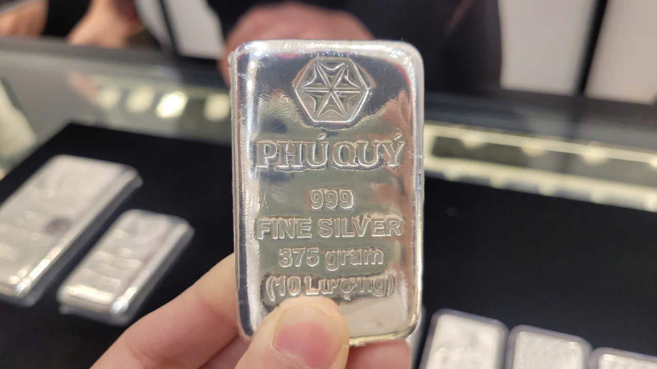 Giá bạc "nóng" trở lại, chuyên gia dự báo có thể chạm mốc 100 USD/ounce - Ảnh 1