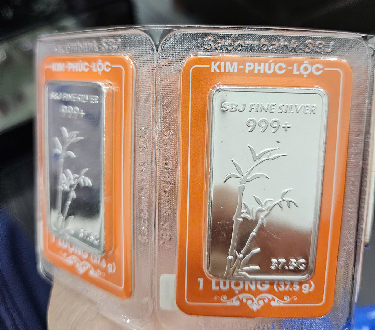 Giá bạc hôm nay 5-11 xuống thấp nhất 1 tháng, người "đu đỉnh" méo mặt - Ảnh 1