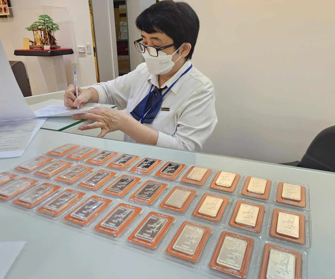 Giá bạc hôm nay 8-11: Thông báo bất ngờ của một công ty bạc - Ảnh 1