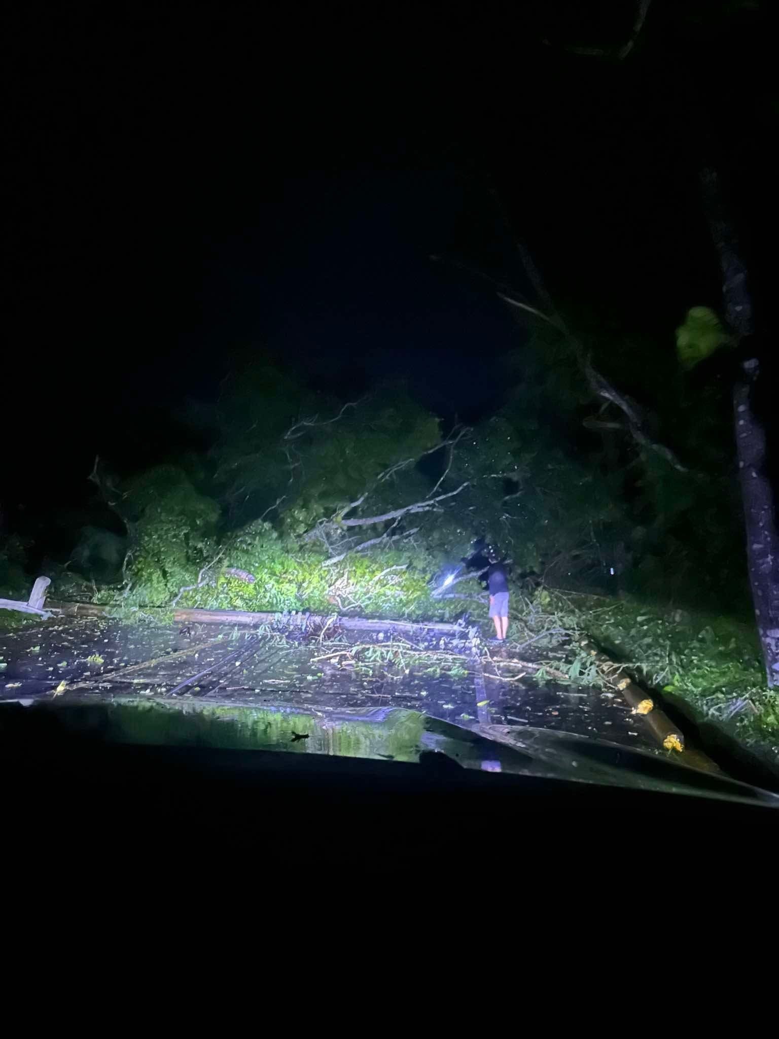 Bão Kalmaegi đổ bộ, đi đúng đường siêu bão Haiyan, gây thiệt hại rất lớn ở Philippines - Ảnh 1
