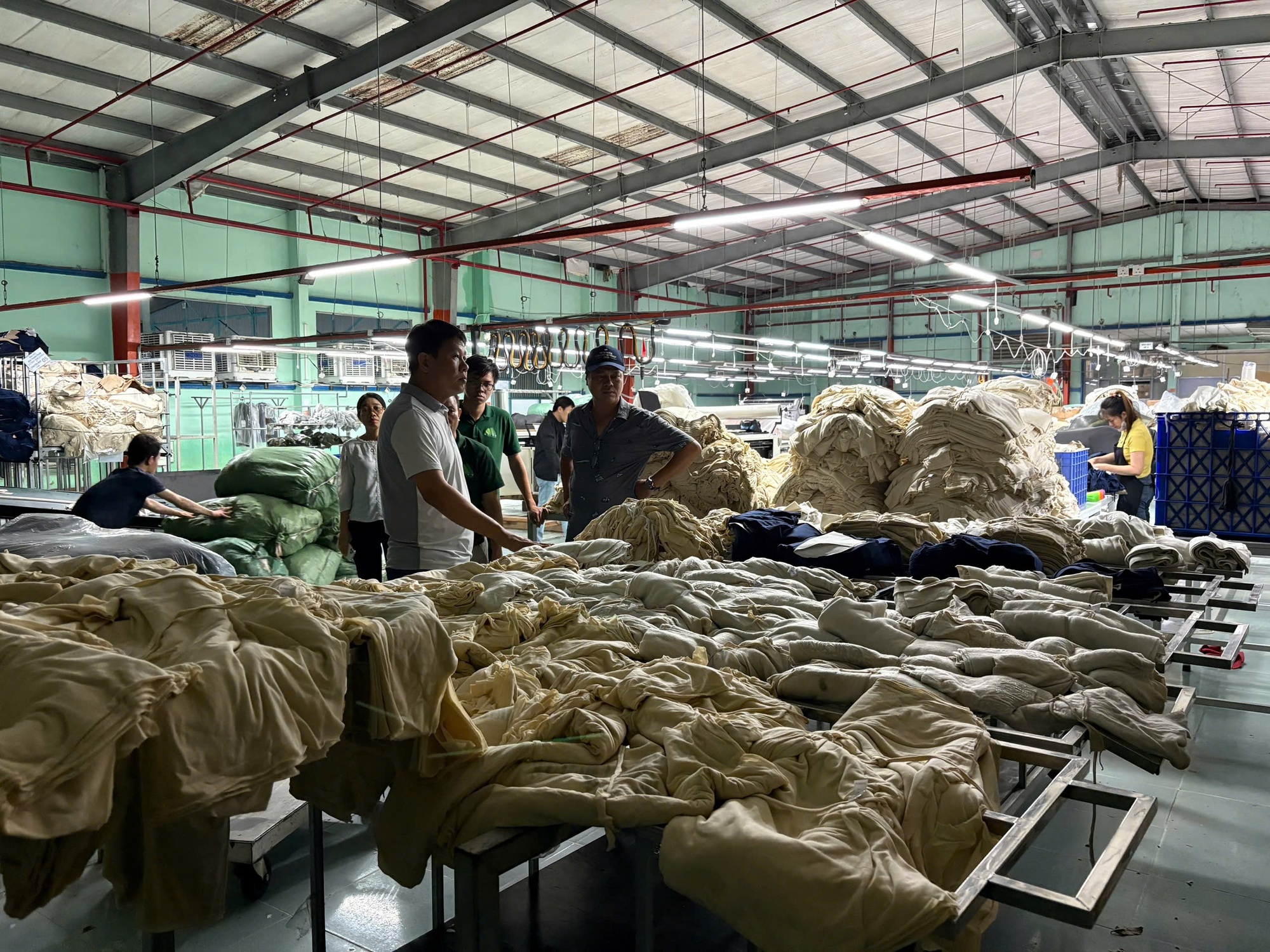 Bảo hiểm chi trả hàng trăm tỉ đồng tiền bồi thường thiệt hại do bão, lũ - Ảnh 2