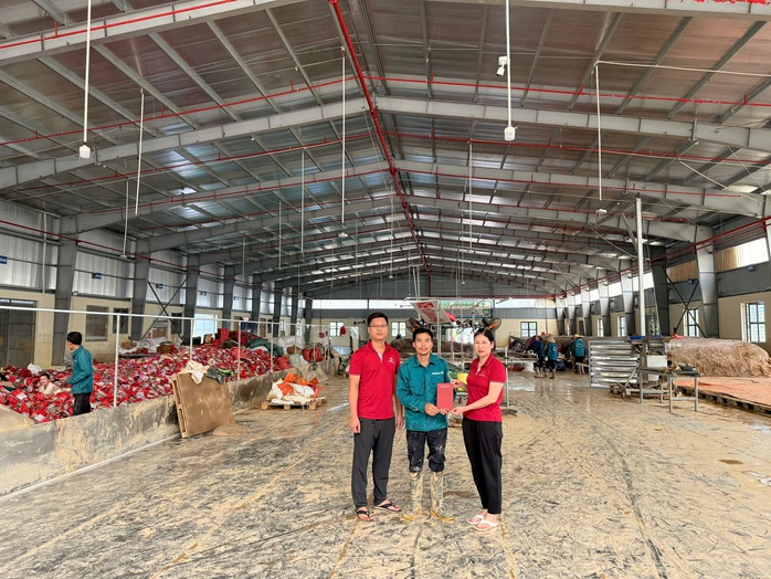 Nhiều ngân hàng giảm lãi suất, tiếp sức khách hàng phục hồi sau bão, lũ - Ảnh 1