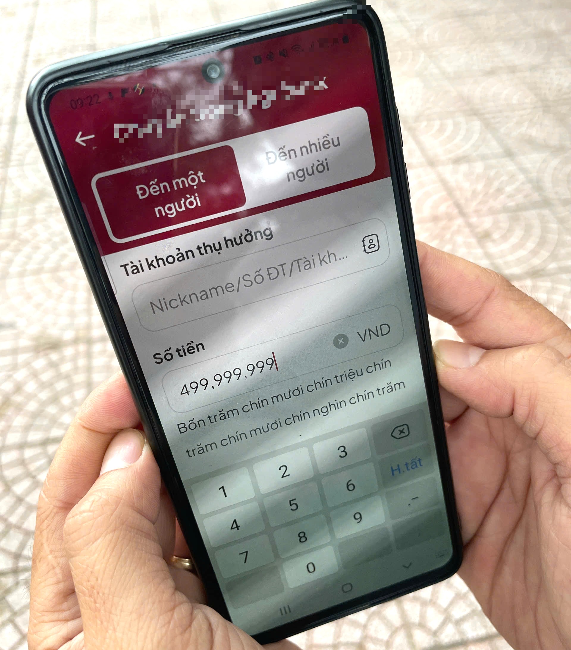 Vụ chuyển nhầm gần 500 triệu đồng, người nhận "không hợp tác": Không phải người xa lạ! - Ảnh 1