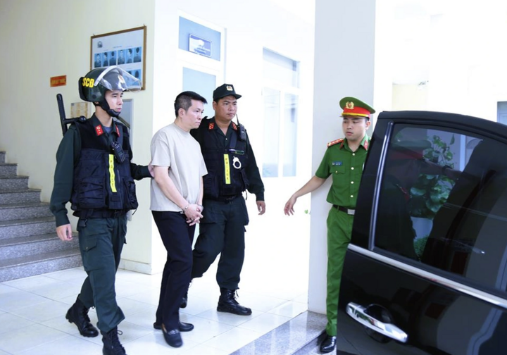 Bắt giam chồng ca sĩ Đoàn Di Băng - Ảnh 1