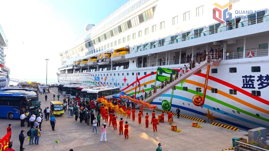 Mở màn cho chuỗi ngày sôi động, chuyến tàu biển Trung Quốc đầu tiên năm 2025 đã cập bến Quảng Ninh - Ảnh 2