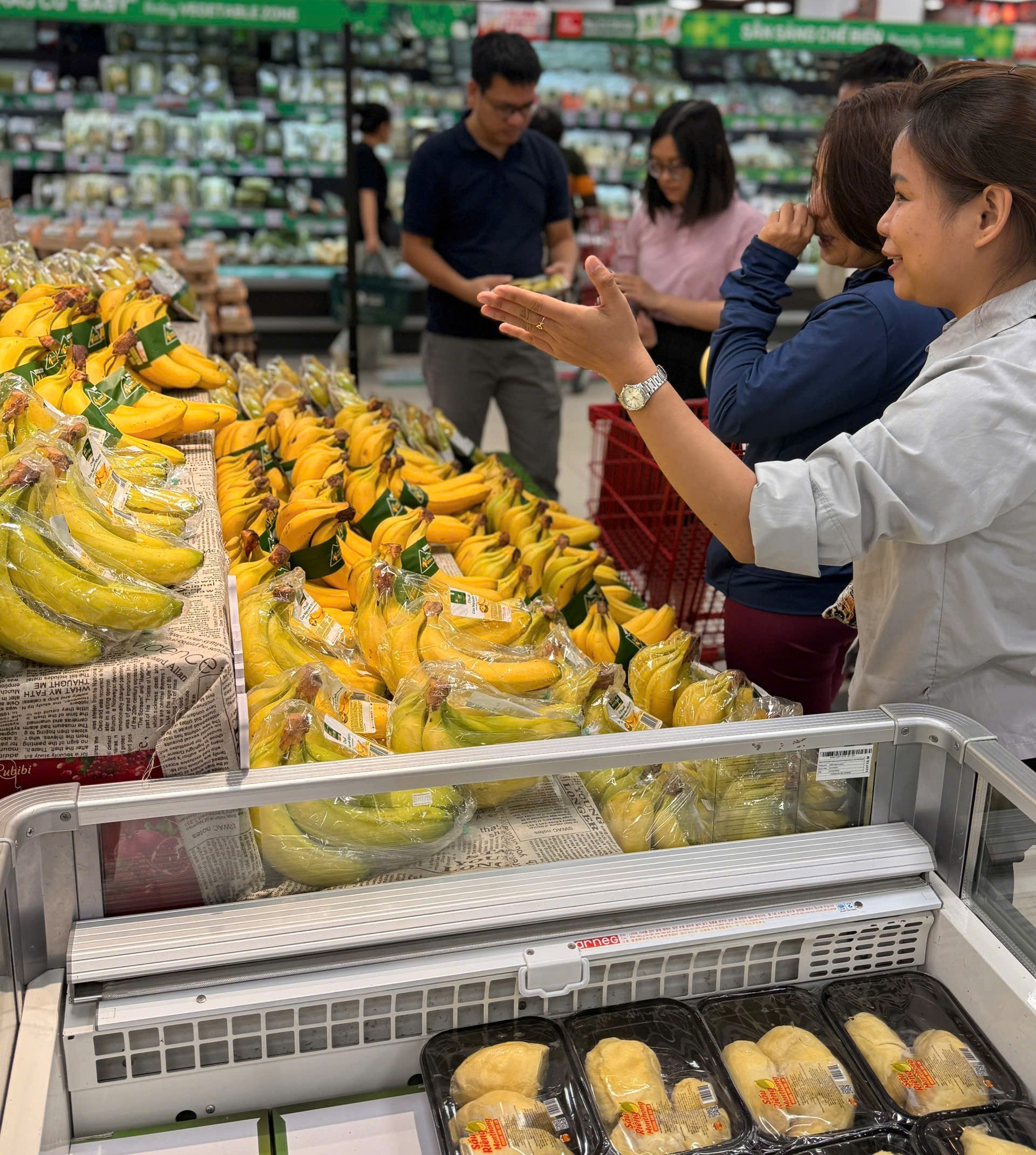 Bầu Đức bất ngờ mang sầu riêng bán trong nước - Ảnh 2