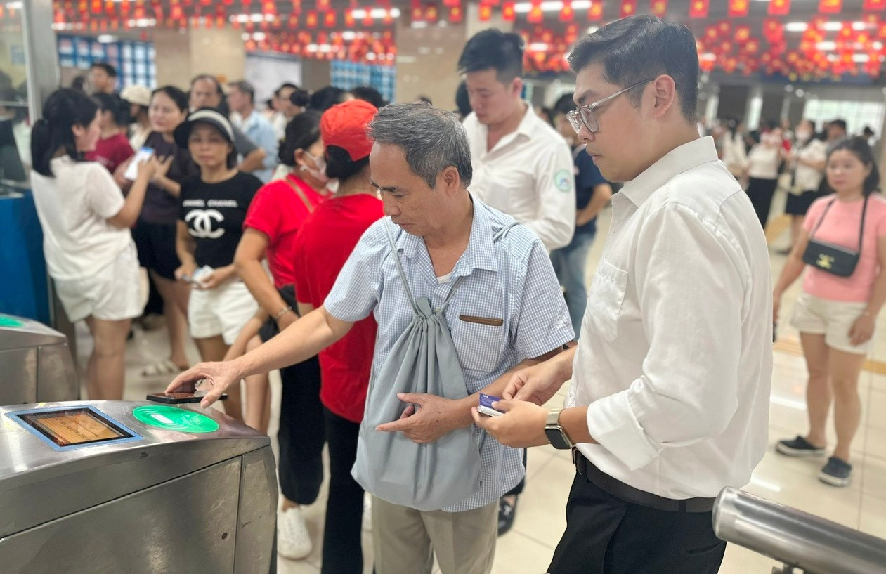 Dừng bán vé tháng, vé ngày trên tàu điện Cát Linh - Hà Đông từ ngày 10/11 - Ảnh 1