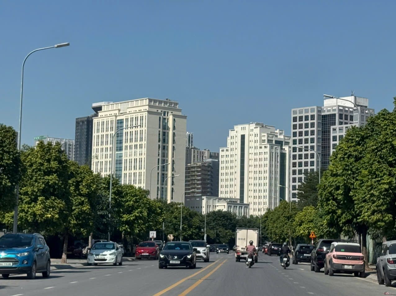 Tín dụng BĐS lập đỉnh, nguồn cung dịch chuyển rõ rệt sang phân khúc trung cấp - Ảnh 1