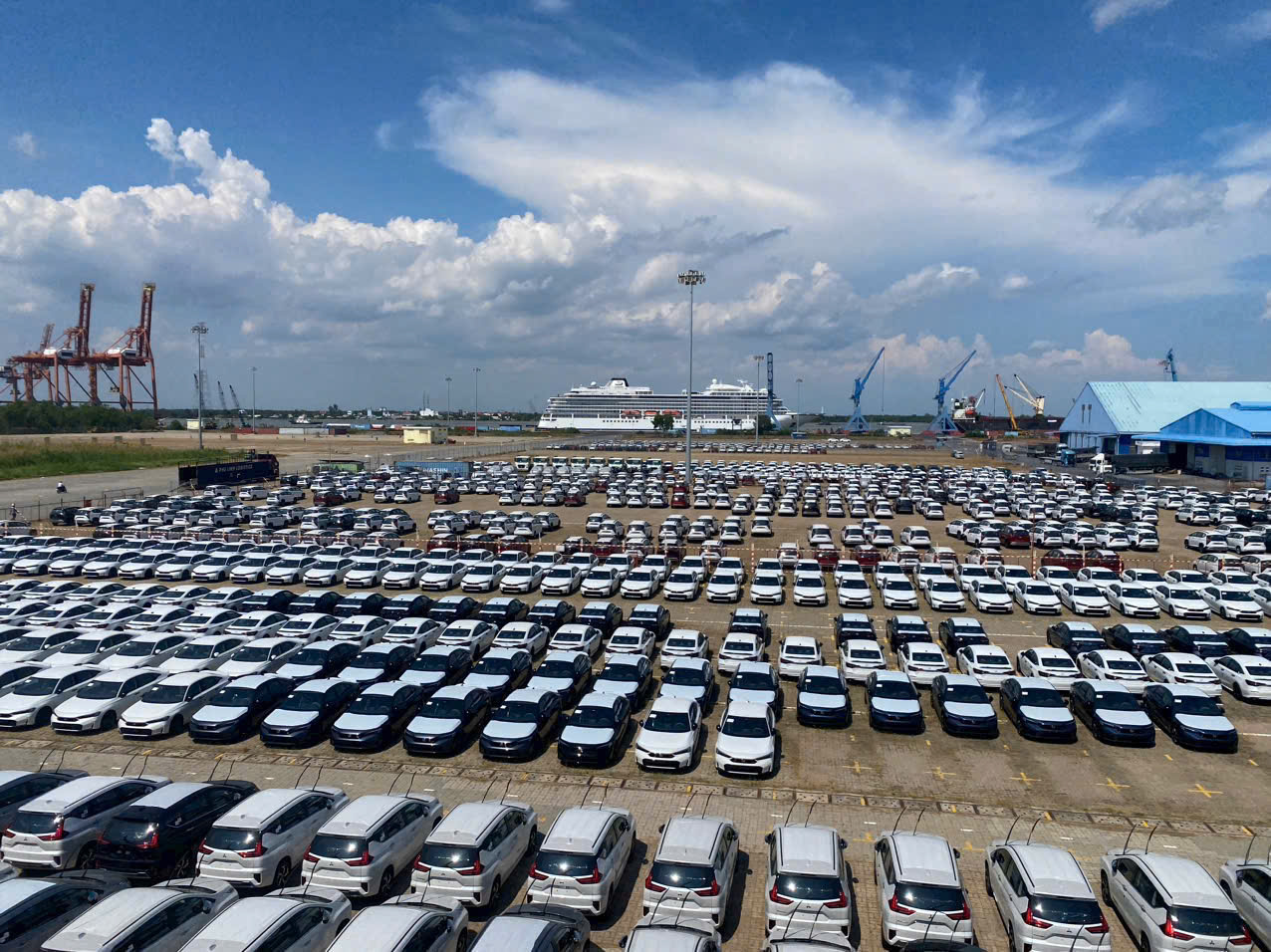Hình ảnh hàng ngàn chiếc ô tô nhập về cảng TP HCM - Ảnh 1