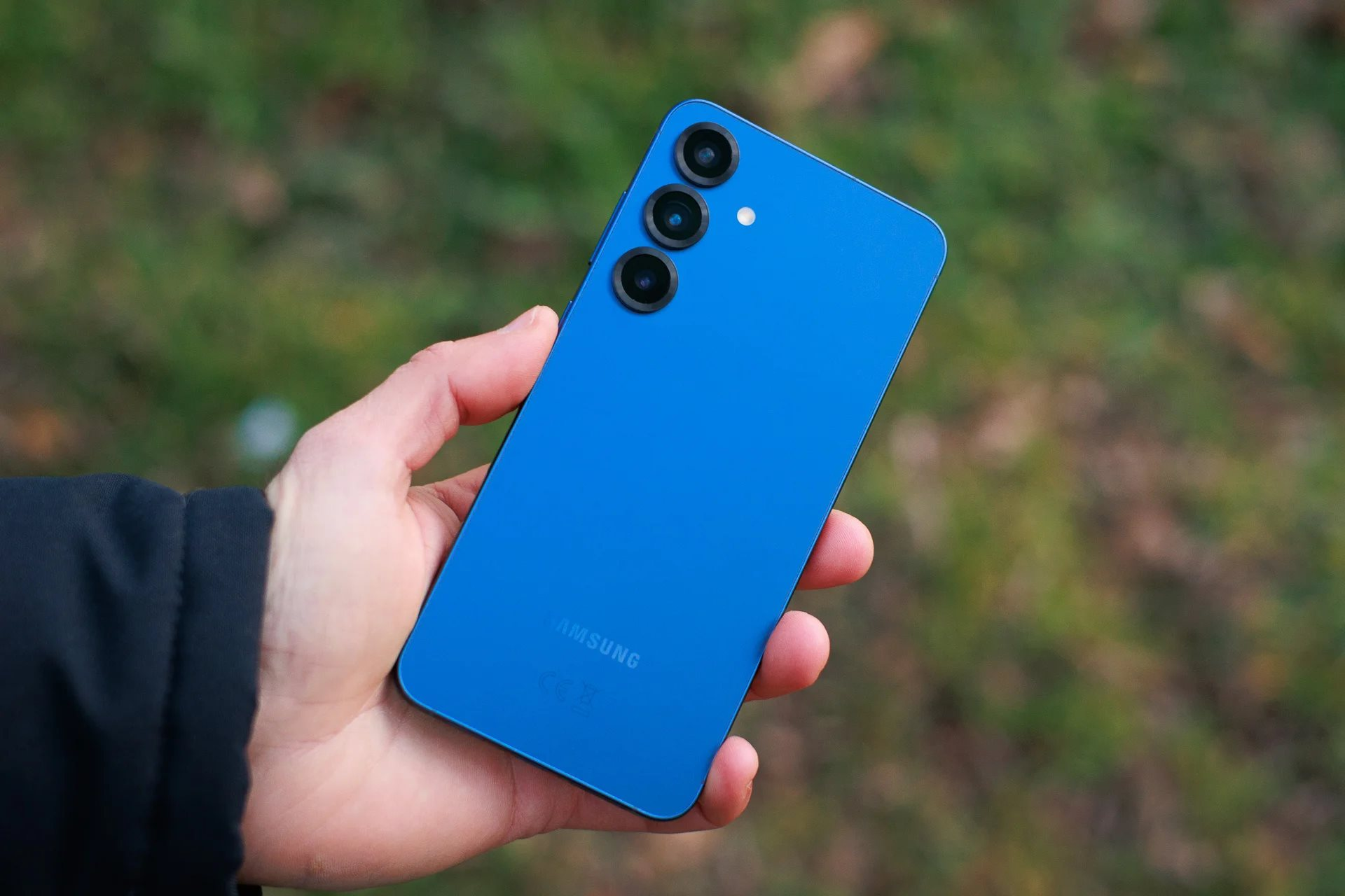 Điện thoại này đúng là “con ghẻ” của Samsung: Nếu chịu thay đổi 1 thứ, nó sẽ còn bán chạy hơn cả S25 Ultra - Ảnh 4