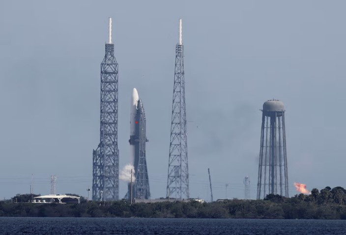 Cặp tàu vũ trụ giá rẻ liên tục bị hủy phóng vì Mặt trời hoạt động bất thường - Ảnh 1